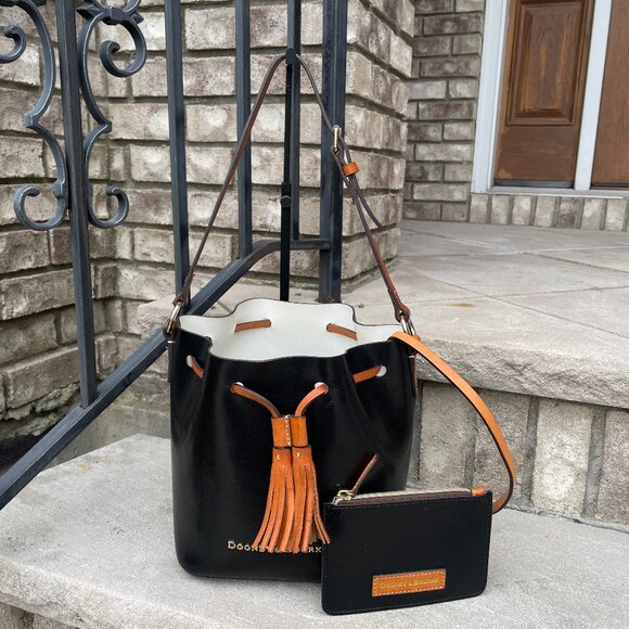 DOONEY & BOURKE SIENA SERENA DRAWSTRING BUCKET SHOULDER BAG BLACK PREPPY - Picture 2 of 16